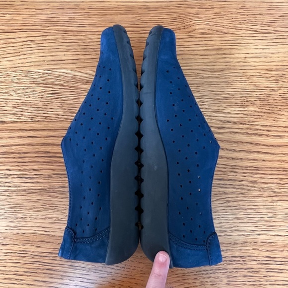 ⭐️ Clarks Navy Medora Gemma Nubuck Slip-On Shoe Size 7 - Picture 2 of 14